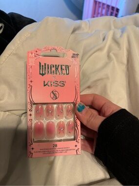 Kiss Wicked Pink Ombre Press-On Nails with Silver Star Accents